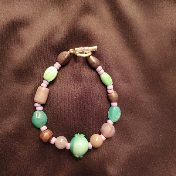 3/10 Handmade Necklace and Bracelet Set - Picture 3 of 4